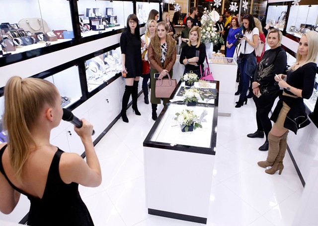 Iszak Eszti kedvenc órájával aludt, lenyomata az arcán is egész nap látszott!