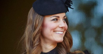 Kate Middleton most fekete kabátban emlékezik meg