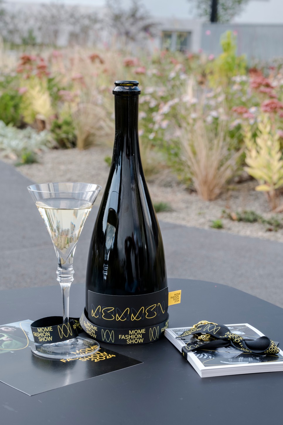 Különleges pezsgő a MOME diakájainak és a Garamvári Szőlőbirtoknak az együttműködésében készült