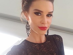 Így nézett ki végzősként, íme Dukai Regina és Iszak Eszti tablóképe