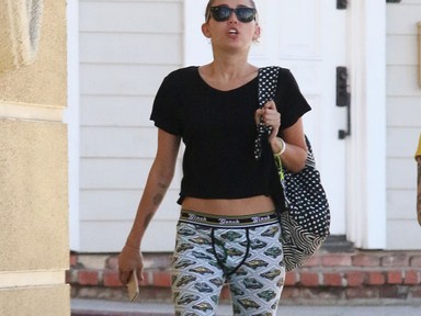 Lányokkal jár és fiú nadrágot hord - ez Miley Cyrus új imidzse