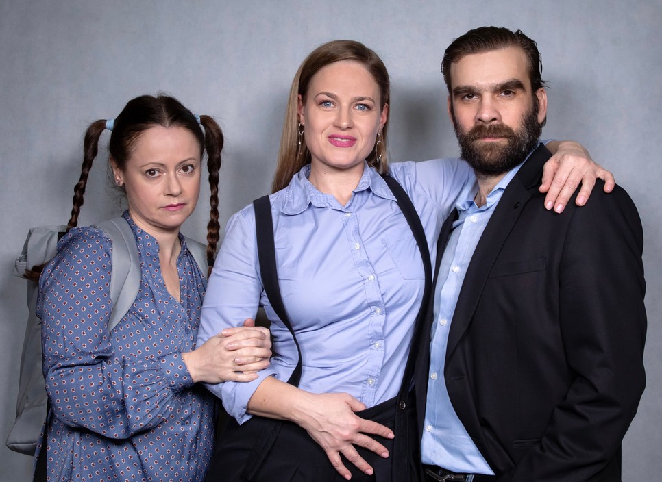 Botos Éva, Réti Adrienn és Rusznák András a válás tabuját döntögeti a "Boldogan éltek" című darabban