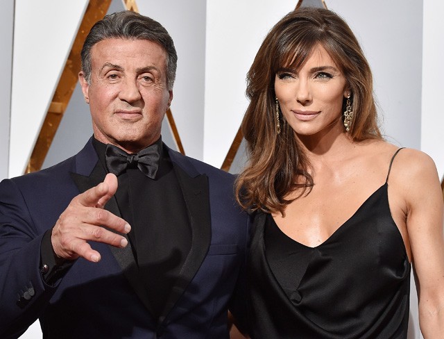 Sylvester Stallone és Jennifer Flavin – 22 évA lány mindössze 19 éves volt, amikor találkozott a 42 éves színésszel. Hatévnyi randizás után egy kis időre különváltak, de végül 1997-ben sor került az esküvőre, és azóta is nagyon boldogok egymással.