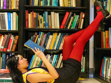 Rendezett színek, rendezett elme: a szín szerint rendezett könyvespolcok hatása a mentális egészségre