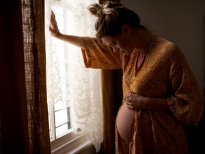 Miért tabu az otthonszülés Magyarországon? És miért csak a veszélyeit látjuk?