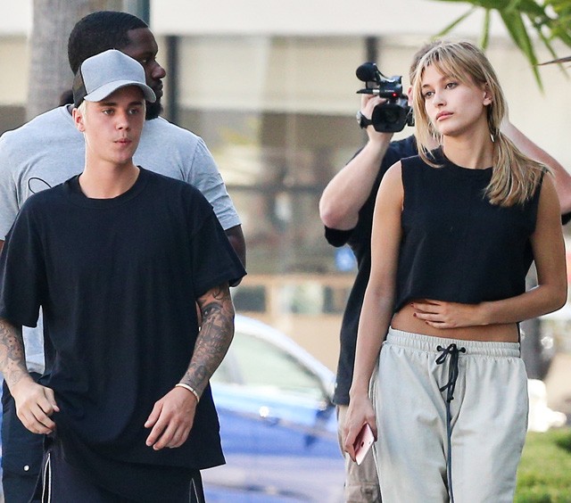 Hailey Baldwin és Justin Bieber kapcsolata a pletykék ellenére csak baráti
