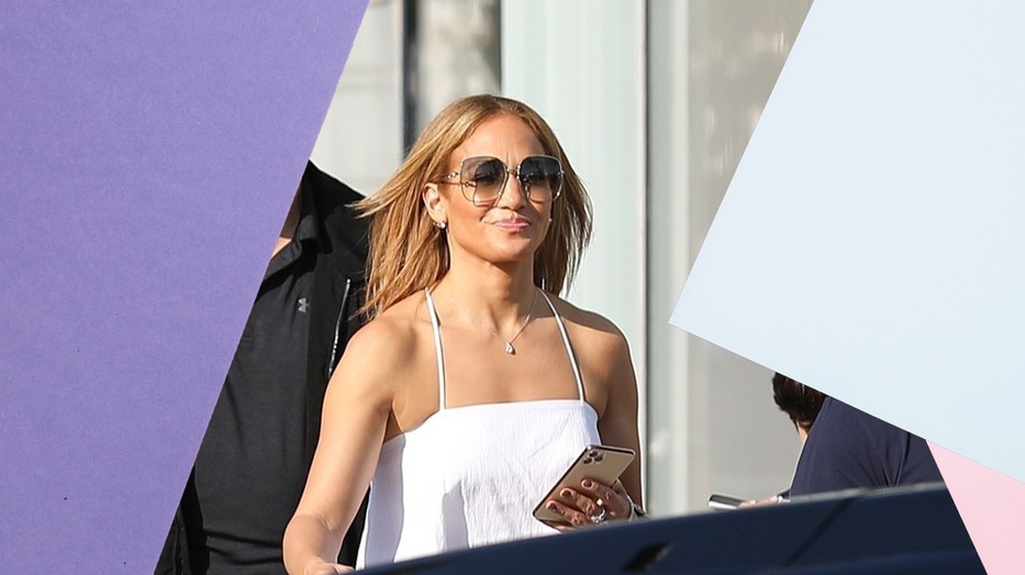 Jennifer Lopez bemutatja a klasszikus farmerszoknya új változatát - Hatalmas trend lesz idén nyáron ez a fazon