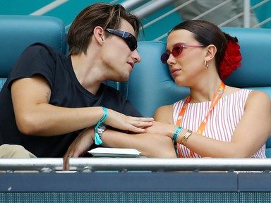 Kemény kritikákat kapott Jake Bongiovi, felesége, Millie Bobby Brown zseniálisan reagált a vádakra