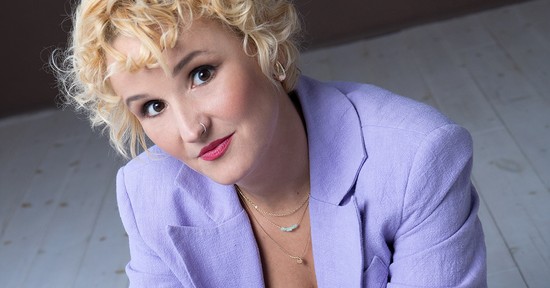 Puskás Panni: „Az irodalom az egyetlen terep, ahol maximumra járathatom a kontrollmániámat, és ez a világon senkit sem zavar”