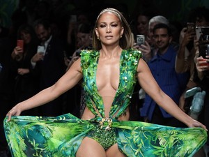 Jennifer Lopez újraértelmezte az ünnepeket ezzel a ruhával