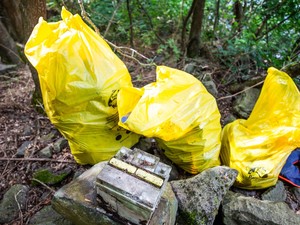 Sokkoló mennyiségű hulladék a Tisza partján - szemétszedés a Garnierrel