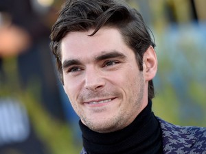 Újabb tragédia rázta meg Hollywoodot, 34 éves korában elhunyt RJ Mitte, a Breaking Bad sorozat sztárja