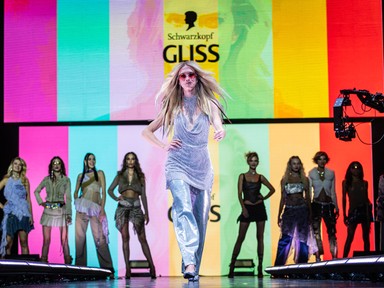 Így ápolja Mészáros Lili topmodell platina szőke haját, a modellt a Budapest Hair Show-n csíptük el