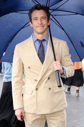 Igazi angol úriember, aki szereti a teniszt. Luke Thompsont a 2024-es wimbledoni tenisztornán kapták lencsevégre a fotósok. 