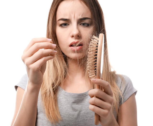 Hullik a hajad? Ennek az ásványi anyagnak a hiánya is okozhatja