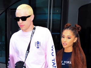 Ariana Grande örökbefogadott pasijával egy kisállatot, de nem olyat, mint gondolnád