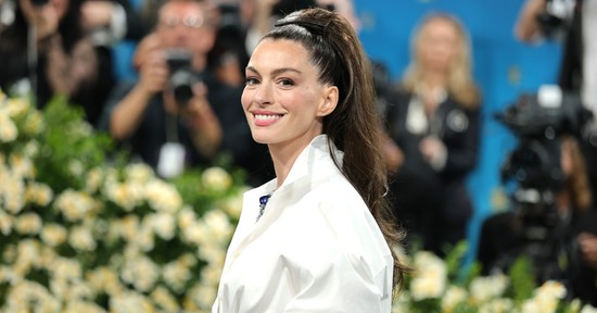 Anne Hathaway férfiingje mindent vitt, Madonna öltönyben mutatta meg, ki az este úrnője - ezek a sztárok értelmezték legmerészebben az idei Met-gála tematikáját