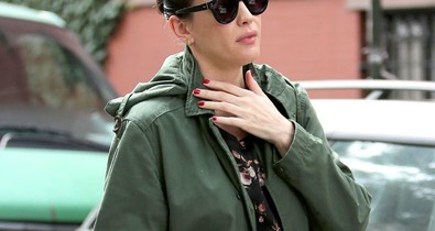 Liv Tyler már nem tudja tovább rejtegetni kerek hasát