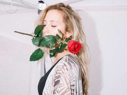 ´A szeretet a jelenben történik´