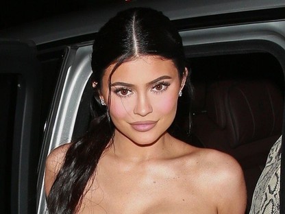 Ritka pillanat: A Kardashian-Jenner lányok együtt vacsoráznak, de még hogy!