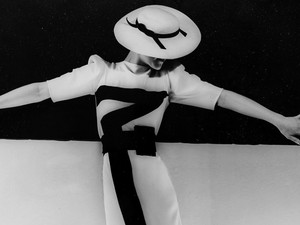 A botrányos elegancia mestere – Santhó Imre divatfotói újra reflektorfényben a Capa Központban