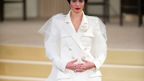 Viselnéd Kendall Jenner Chanel menyasszonyi ruháját?