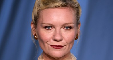 Kirsten Dunst meztelenruhája nagyon merész, aprócska virágok díszítették az átlátszó anyagot