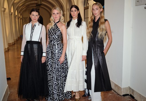 Balatonfüred utcái kifutóvá alakultak át: elképesztő volt Katti Zoób legújabb kollekciójának bemutatója