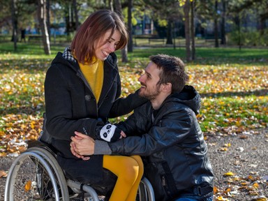 „Az első éjszakáig kellett várnom, hogy meglássam, milyen szép a feneke, de megérte” - Férfiak meséltek, milyen a szex egy kerekesszékes nővel