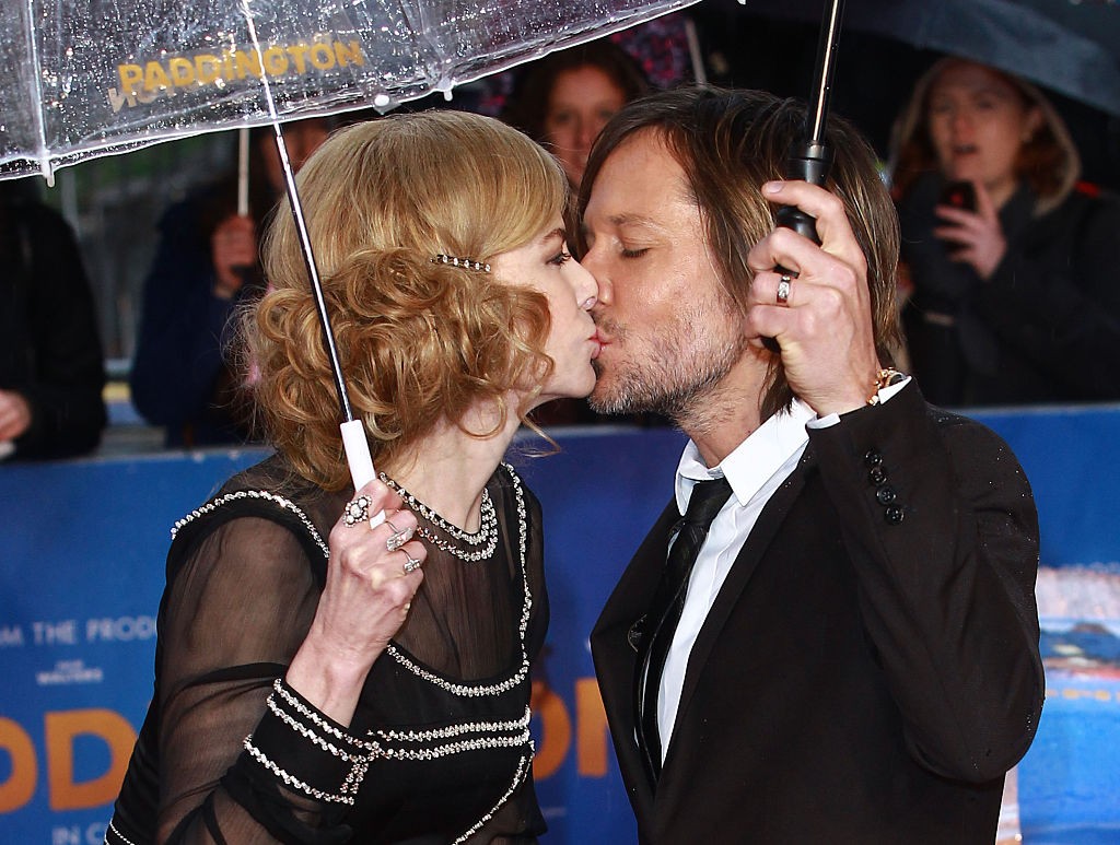 A countryénekes és felesége imádta a romantikát, sok romantikus gesztussal fűszerezték meg a kapcsolatukat. Urban például dalt írt a színésznőről, szerenádot adott neki, és rendszeresen összeöltöztek a vörös szőnyegen, ahol rendszerint ölelkeztek és csókolóztak.