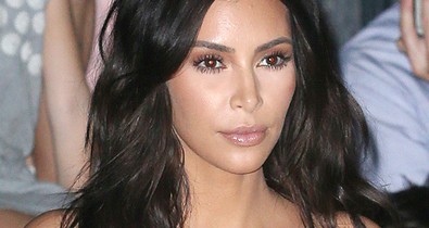 Kim Kardashian a világ legrondább csizmájában