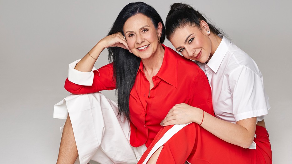 Stana Alexandra és anyukája -  Ildikó Ing és nadrág COS Szandál H&M - Alexandra Ing HUGO-Van Graaf, Szandál HÖGL