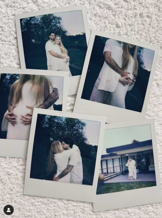 Nem sokkal az esküvő után érkezett a hír: Szoboszlai Dominik és Buzsik Borka első közös gyermeküket várják. A gólyahírt néhány csodaszép fotóval jelentették be.