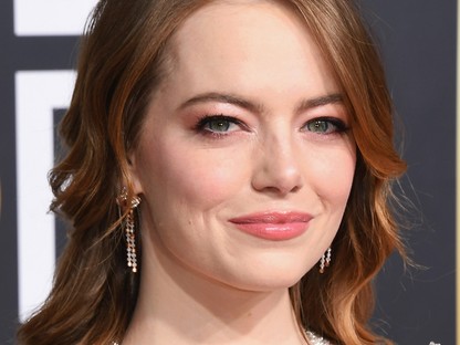 Imádjuk, de Emma Stone ruhája egy hálóinghez hasonlított a Golden Globe gálán