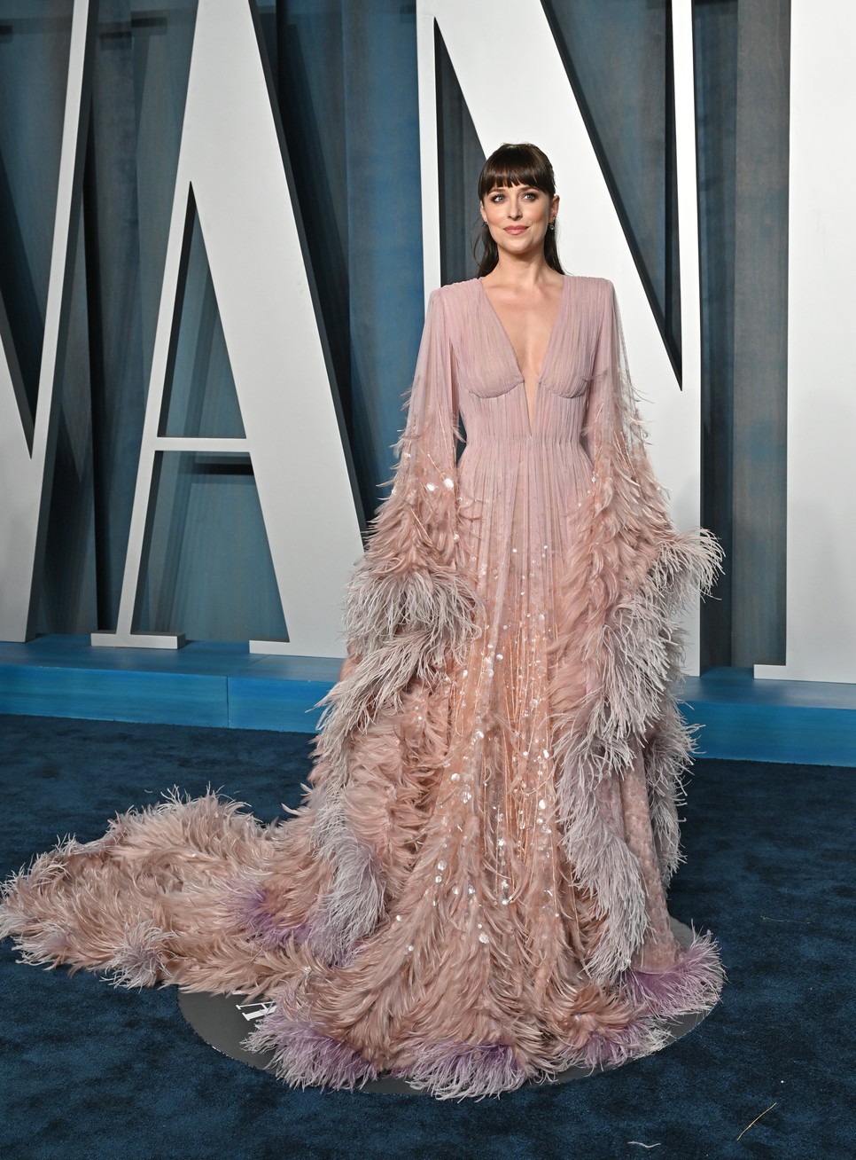 Dakota Johnson a 2022-es Vanity Fair Oscar partin | Fotó: Axelle/Bauer-Griffin