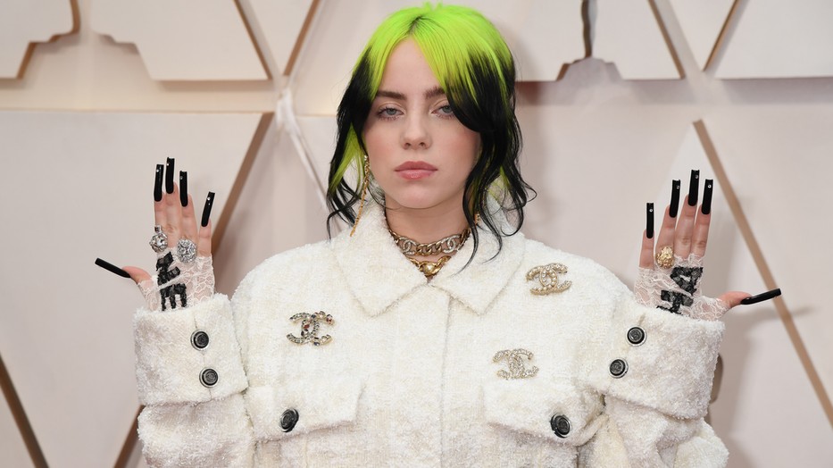 Így még nem láttuk Billie Eilish-t: viszlát bő ruhák, helló feszes felső