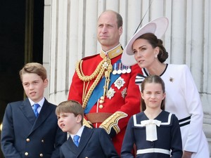 Igen, a brit királyi család tagjainak is van teljes nevük: így hívják Katalin hercegnét, Vilmos herceget és a többieket