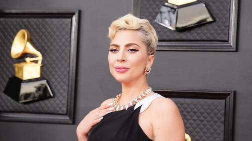 A húsruha már a múlté: Lady Gaga az elegancia megtestesítője a Grammy-gálán