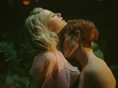 „Beléptem a hálószobánkba, ahol a párom a legjobb barátnőmmel hancúrozott" - 4 történet arról, hogyan bukott le a megcsaló fél