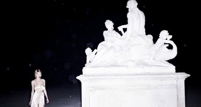 Ha topmodell vagy, pózolj szoborral!