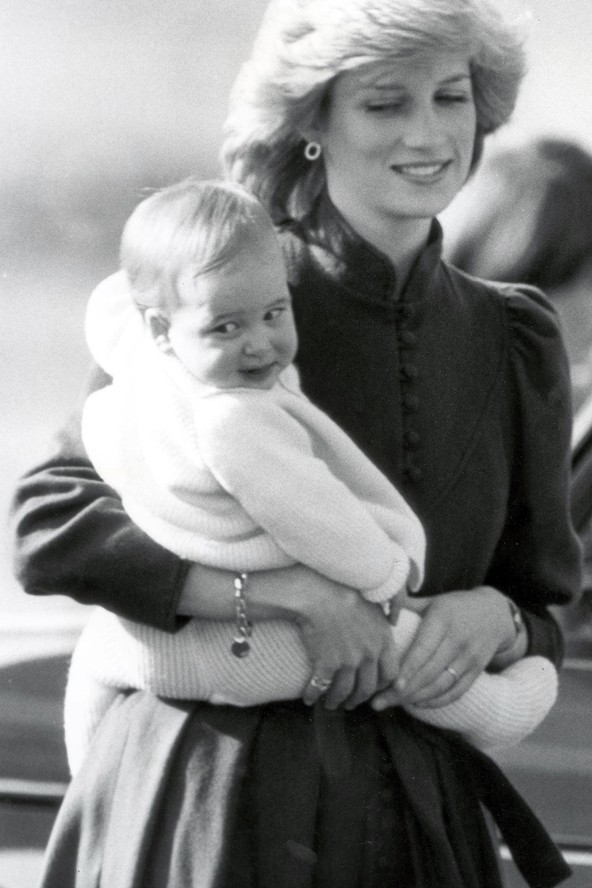 Lady Diana büszkén viszi fiát, Willt.