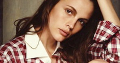 Fórizs Adina férfiruhákban csábít