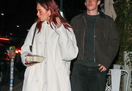 Dua Lipa és a szerelme még soha nem néztek ki ilyen jól, pedig csak az utcára léptek ki