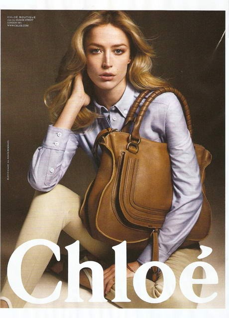 Raquel Zimmermannak fekszik ez a stílus, ő pózol a Chloénál.