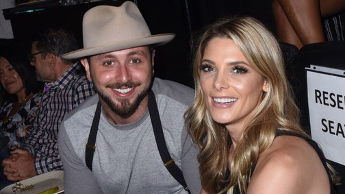 Férjhez ment az Alkonyat sztárja, két gyönyörű menyasszonyi ruhája is volt