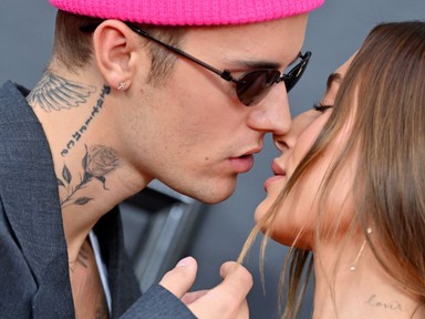 Justin Bieber és Hailey Bieber ikonikus szexi fotóját kiparodizálta a The Chainsmokers, a végeredmény fenomenális