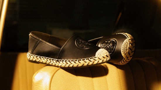 Espadrilles hölgyeknek nyárra 2025 – divatos modellek rövidnadrághoz és ruhához