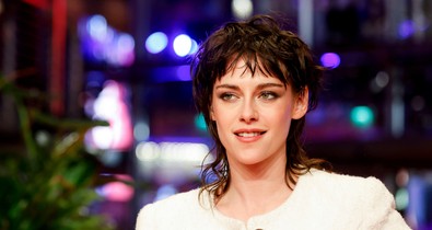 Kristen Stewart egy szál bugyiban lépett ki az utcára, és elképesztően stílusosan viselte