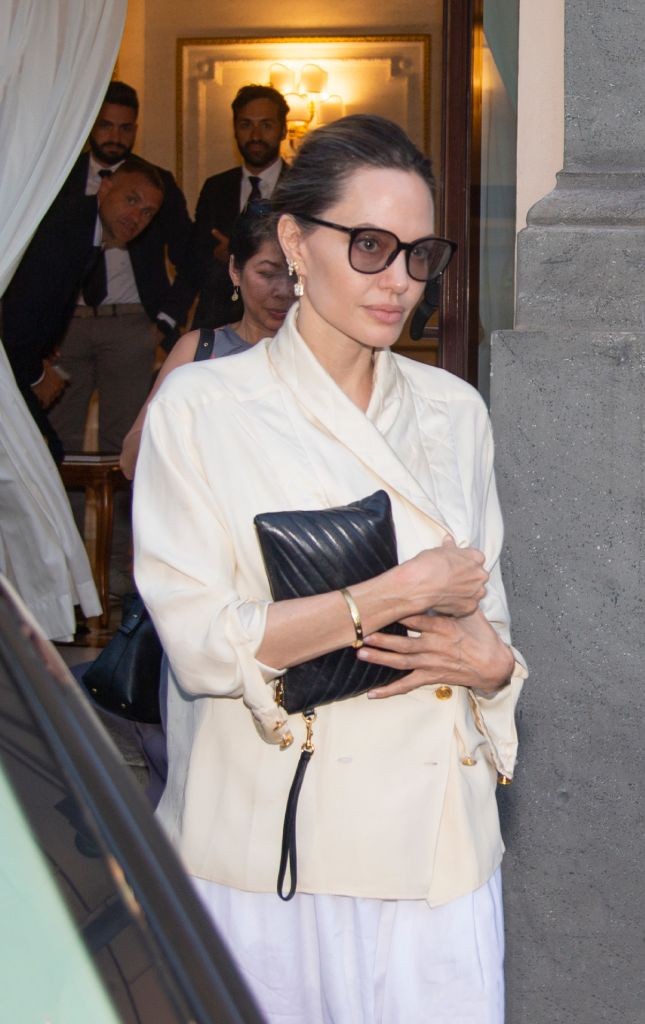 Angelina Jolie gyönyörű Chanel blézere maga a római álom