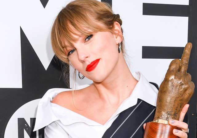 Taylor Swift felemás ruhája a legvagányabb, amit ma látni fogsz